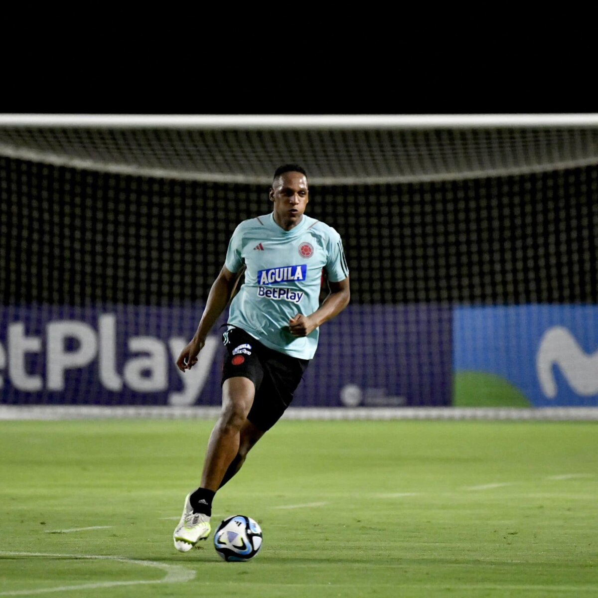 Novedad en la convocatoria de la Selección: sale Yerry Mina por lesión 1 Novedad en la convocatoria de la Selección: sale Yerry Mina por lesión La Federación Colombiana de Fútbol confirmó la salida del defensa Yerry Mina de la convocatoria para enfrentar a España y Rumania, en los duelos amistosos del 22 y 26 de marzo, en Europa. Su reemplazo también llegará del fútbol italiano.