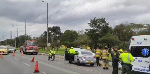 Congestión en la Autopista Norte por accidente que involucra tres vehículos En la Autopista Norte se presenta alta congestión vehicular a esta hora.