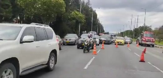 Congestión en la Autopista Norte por accidente que involucra tres vehículos En la Autopista Norte se presenta alta congestión vehicular a esta hora.