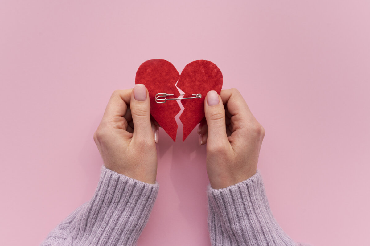 Desterrar el dolor es sano para el alma Desterrar el mal recuerdo de una situación penosa e incluso el de un dolor del alma no es fácil; es más, algunas personas tienden a recapitular más las cosas negativas que las positivas y, en ese orden de ideas, se atiborran de remordimientos que les impiden avanzar.
