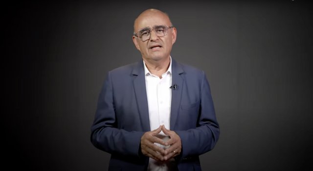 Crece la controversia por la elección del nuevo rector de la Universidad Nacional 1 Crece la controversia por la elección del nuevo rector de la Universidad Nacional Cinco días después de que José Ismael Peña fuera elegido como nuevo rector de la Universidad Nacional ni el Gobierno ni las organizaciones que tienen asiento en el Consejo Superior de la universidad entienden aún cómo resultó elegida para el cargo una persona distinta a la que había ganado todas las consultas que se hacen en el centro educativo.