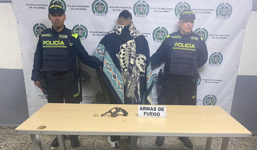 Capturan a sujeto que le habría disparado a un joven en Usme En una aparente riña, un sujeto le habría disparado a un joven de 18 años. El hecho ocurrió en el sector de la Marichuela, en Usme.