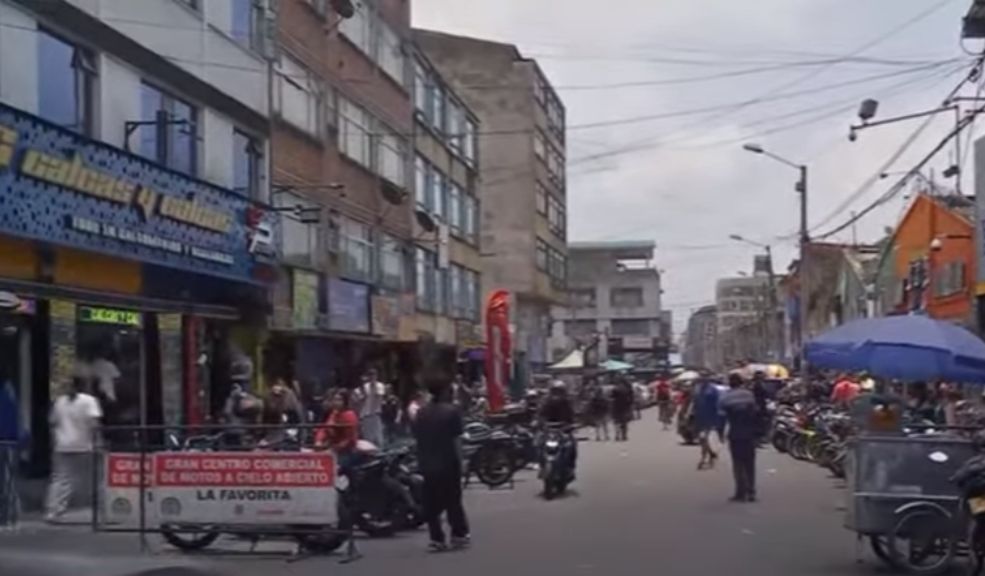 Intento de sicariato dejó dos heridos en Los Mártires Momentos de pánico se vivieron este domingo en el barrio La Favorita, en la localidad de Los Mártires, tras un intento de sicariato que dejó a dos personas lesionadas.