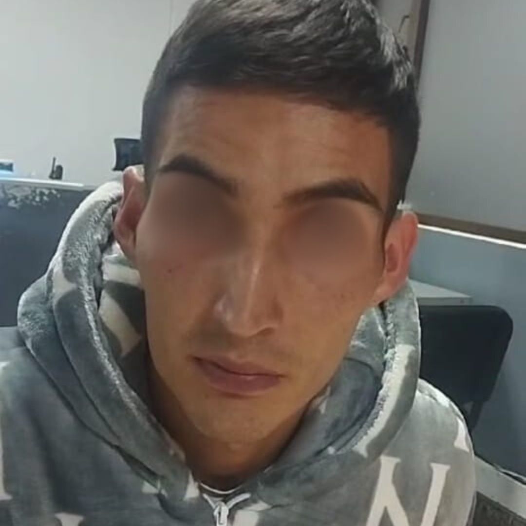 "Llevo 13 años dándole pistola a la gente": detalles de la captura del sicario alias 'Felipe' En las últimas horas fue capturado alias ‘Felipe’, un delincuente que en redes sociales no ha tenido escrúpulos para admitir que una gran parte de su vida se ha dedicado a matar.
