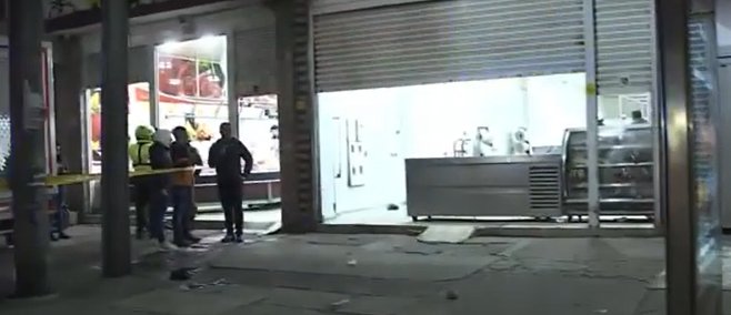 Ataque sicarial deja un muerto y cuatro heridos en Kennedy 2 Ataque sicarial deja un muerto y cuatro heridos en Kennedy La persona que murió estaría siendo víctima de extorsión.