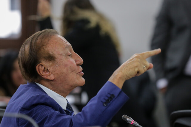 ¡Atención! Rodolfo Hernández es condenado por escándalo de Vitalogic 1 ¡Atención! Rodolfo Hernández es condenado por escándalo de Vitalogic Tras largas audiencias y luego de que la Fiscalía General de la Nación presentó las pruebas en contra del exalcalde de Bucaramanga, Rodolfo Hernández Suárez, el Juez Décimo Penal resolvió proferir sentido condenatorio al considerar que sí incurrió en irregularidades en el caso conocido como Vitalogic.
