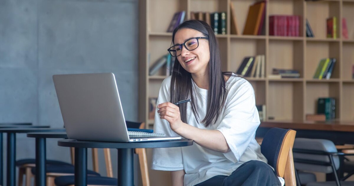 ¡Hay 5 mil cupos para mujeres que quieran estudiar gratis temas tecnológicos en Bogotá! 1 ¡Hay 5 mil cupos para mujeres que quieran estudiar gratis temas tecnológicos en Bogotá! Ofrecen 5 mil cupos para mujeres estudiantes, emprendedoras y amas de casa que quieran aprender Chat GPT, programación, Data Science y Analítica de Datos. Les contamos cómo aplicar a estos cursos: