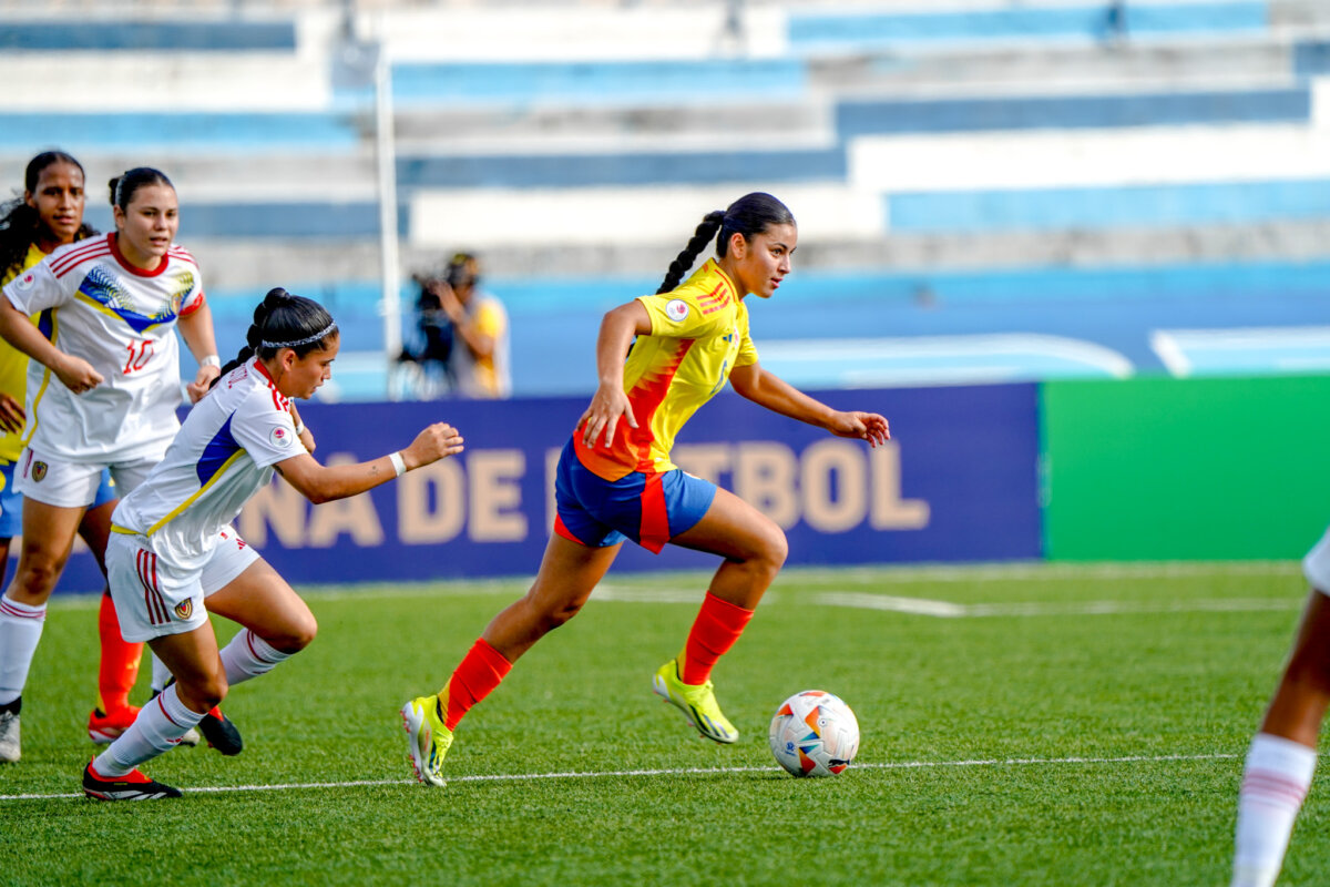 La Selección Colombia Femenina sigue ganando en el Sudamericano Sub-20 La Selección Colombia no se cansa de ganar en el Sudamericano Sub-20 de Ecuador. Este viernes se impuso nuevamente a Venezuela (3-2), en un complicado encuentro. Sigue invicta.