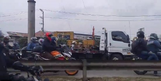 A esta hora se presenta monumental trancón en la calle 13 1 A esta hora se presenta monumental trancón en la calle 13 El trancón se debe a protestas por parte de los dueños de las conocidas 'zorras'.