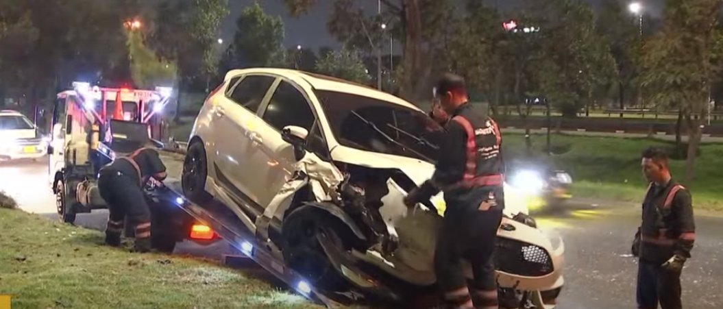 Aparatoso siniestro dejó 4 personas heridas en la Calle 26 1 Aparatoso siniestro dejó 4 personas heridas en la Calle 26 Un múltiple accidente en la Calle 26 con Carrera 68 dejó a 4 personas lesionadas.
