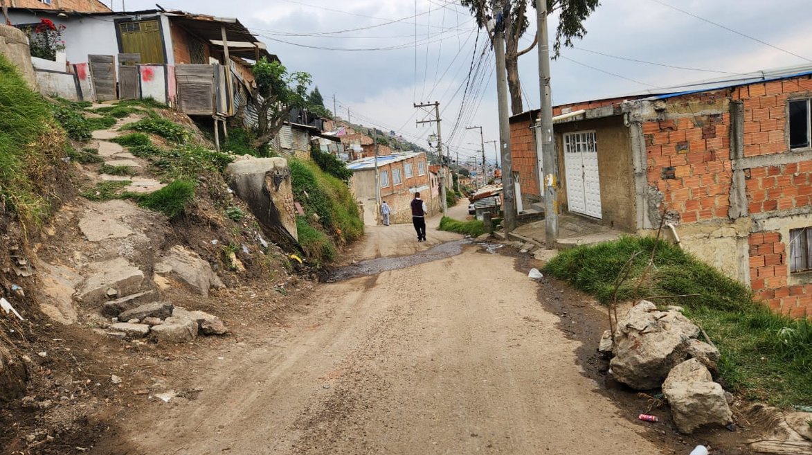 Asesinan a conductor en Ciudad Bolívar Juan David Morales Soto, de 20 años, recibió tres tiros después de trabajar como conductor de una ruta informal en el sector de República de Canadá, en Ciudad Bolívar.