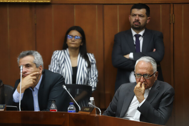 Así avanza la "resurrección" de la reforma a la salud 1 Así avanza la "resurrección" de la reforma a la salud La estrategia del presidente Gustavo Petro de darle nuevo aire a sus reformas sociales, comenzando por la de salud que ya se hundió y la pensional que está en su momento crítico en la plenaria del Senado, no se frena y para eso este lunes ya tuvo pasos concretos.