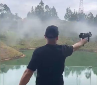 Así eran las 'Gringo Parties' que ofrecía extranjero en lujosa finca 1 Así eran las 'Gringo Parties' que ofrecía extranjero en lujosa finca Alias 'El gringo' o 'Sasha' fue capturado en las últimas horas por la Policía Nacional, señalado de organizar las famosas 'Gringo Parties' en El Peñol, Antioquia.