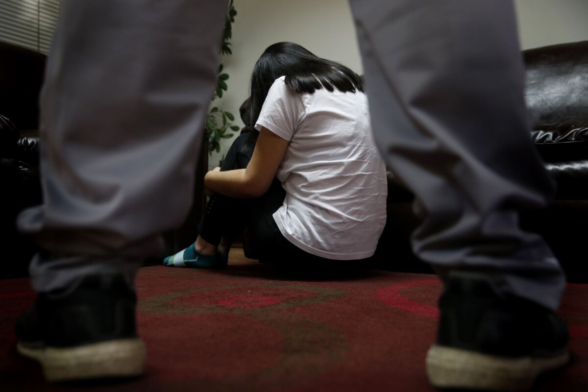 Así puede identificar si un menor está siendo víctima de alguna agresión Niños, niñas y adolescentes son a diario víctimas de todo tipo de violencias: físicas, sicológicas y sexuales. Se trata de una verdadera epidemia de horror que está creciendo con preocupación en el territorio nacional.