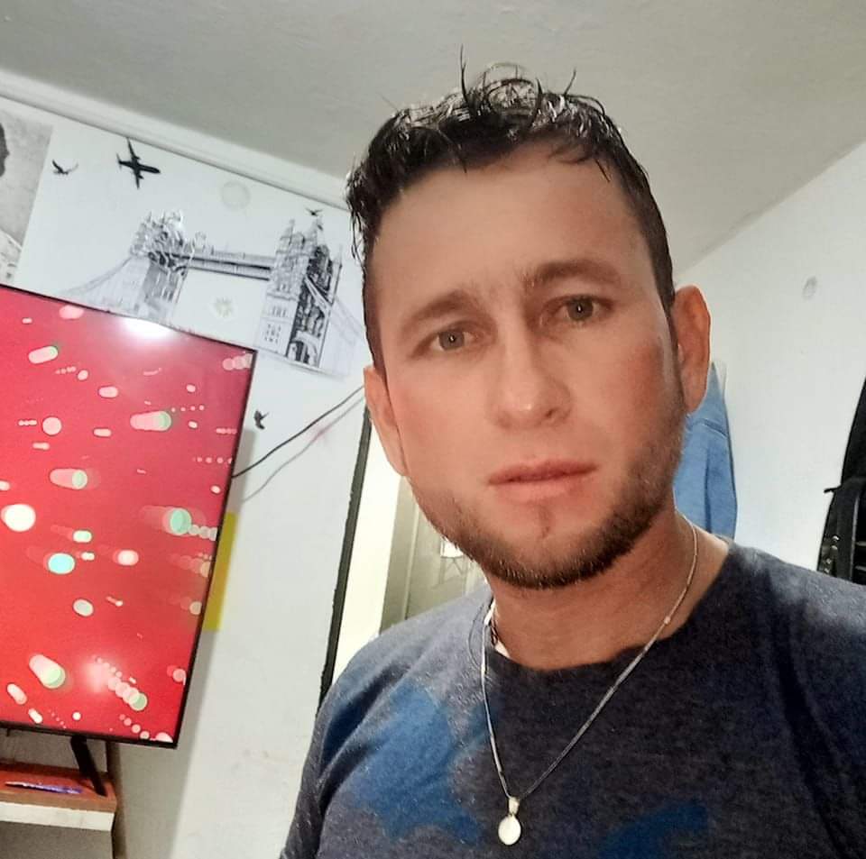 Ataque a bala le quitó la vida a Juan Daniel en Facatativá Inmersos en un profundo dolor se encuentran los familiares de Juan Daniel Castillo Medina, el hombre que fue asesinado en el municipio de Facatativá la noche de este miércoles.