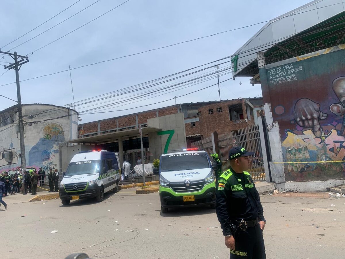 Ataque sicarial dejó un muerto en la puerta 7 de Corabastos 1 Ataque sicarial dejó un muerto en la puerta 7 de Corabastos Un hombre fue asesinado en la puerta 7 de Corabastos, la mañana de este jueves. Le contamos los detalles de este crimen.