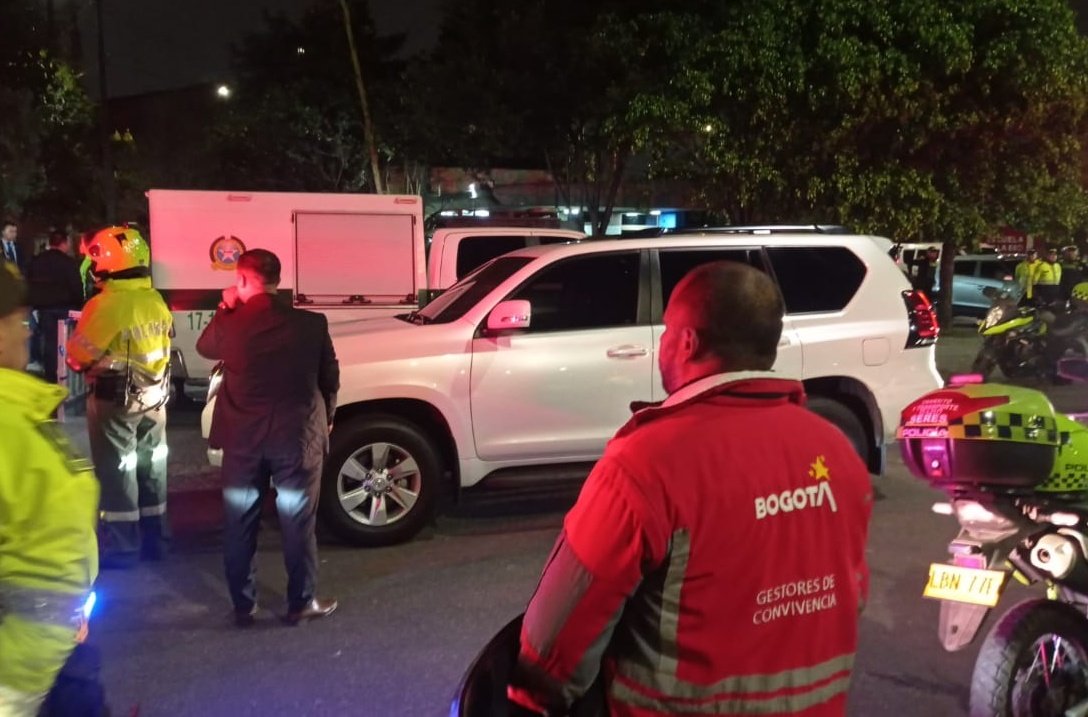 Atentado contra CAI en Rafael Uribe Uribe: Policía ofrece millonaria recompensa 1 Atentado contra CAI en Rafael Uribe Uribe: Policía ofrece millonaria recompensa En el barrio Claret, de la localidad de Tunjuelito, se respira conmoción, luego de que se registrara un ataque con explosivos en la noche de este martes, cerca al Comando de Acción Inmediata (CAI) del sector.