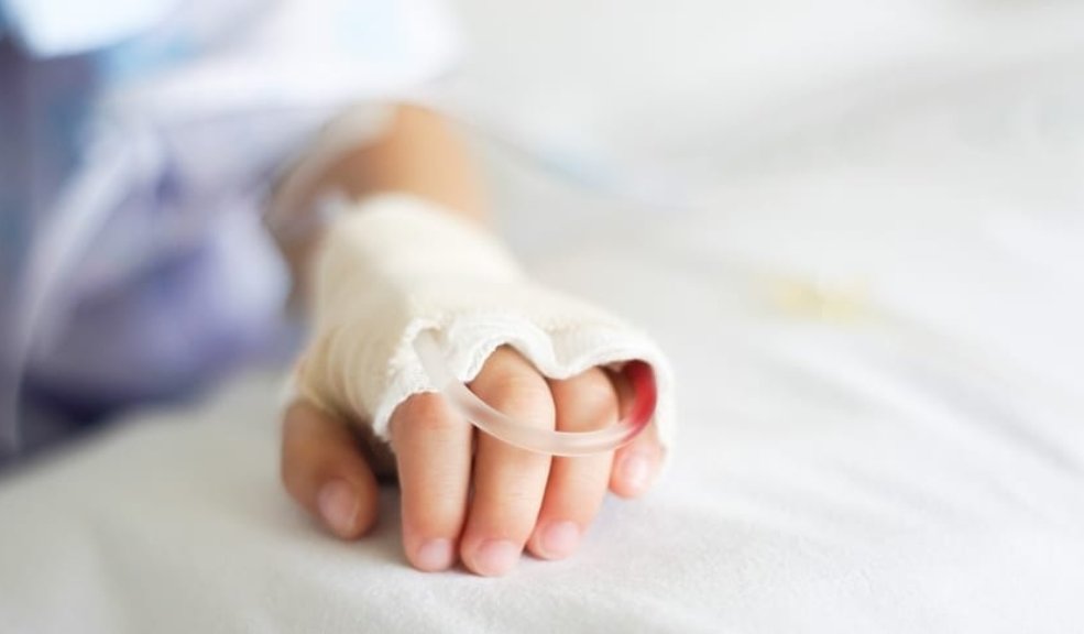 Autoridades investigan la extraña muerte de una niña en Ciudad Bolívar En horas de la noche de este martes se registró la dolorosa muerte de una menor de tan solo 3 años en el Hospital Meissen. Aunque inicialmente los padres de la menor manifestaron que se trató de algo accidental, el personal médico descubrió algo que los hizo reportar a las autoridades.