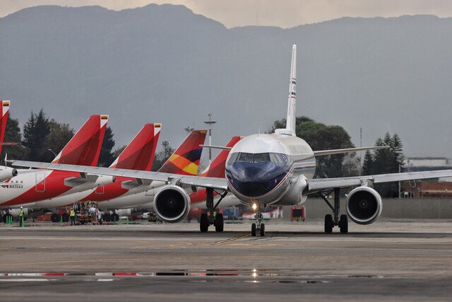 Avión en el que viajaba Federico Gutiérrez estuvo a punto de accidentarse en El Dorado 1 Avión en el que viajaba Federico Gutiérrez estuvo a punto de accidentarse en El Dorado La aeronave logró elevarse nuevamente para evitar una colisión. Posteriormente, el avión aterrizó sin mayores contratiempos en Bogotá.