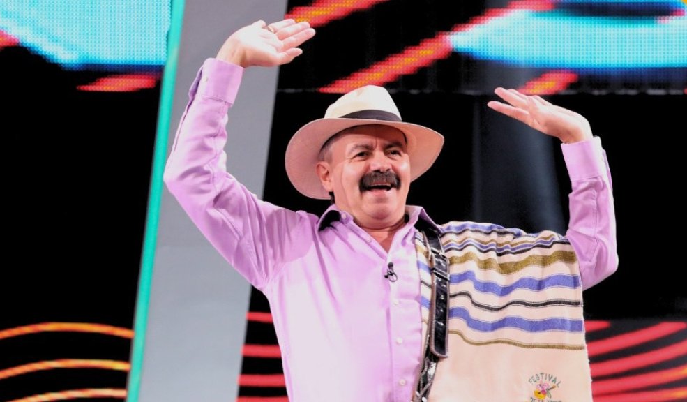 'Carroloco', humorista de 'Sábados Felices', señalado de ser testaferro del 'Clan del Golfo' Las autoridades confirmaron que adelantan una investigación en contra de una presunta red de testaferros del 'Clan del Golfo' en la que se vería involucrado el comediante 'Carroloco'.