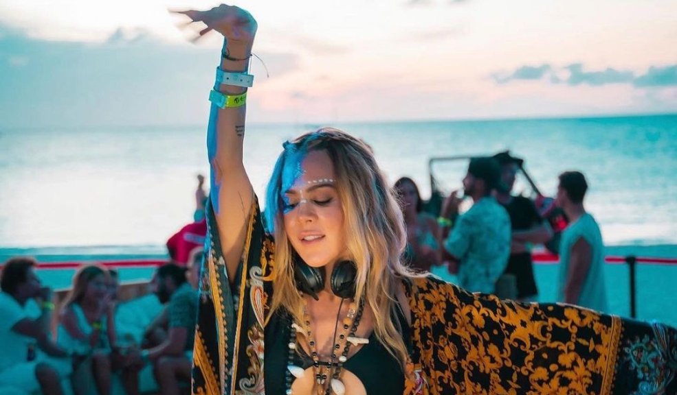 Casi nadie fue al show de Natalia París La reconocida modelo y DJ colombiana, Natalia París, pasó por un incómodo momento en su presentación en el evento 'Extended Set Armonia Beach Club'. Presentó fallas técnicas en su sonido y casi no tuvo asistentes.