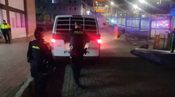Cayó en Usme una de las mujeres más buscadas del país 2 Cayó en Usme una de las mujeres más buscadas del país La mujer era requerida por delitos como concierto para delinquir, fabricación, tráfico y porte de armas de fuego, homicidio agravado, entre otros.