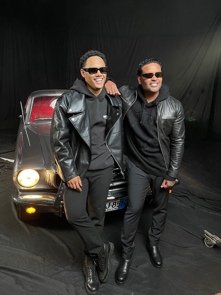 Chelo Ramírez y Zion unen fuerzas en su nuevo sencillo 'Trajecito Azul' Con 'Trajecito Azul', Chelo Ramírez y Zion prometen cautivar al público con una propuesta musical fresca y emocionante que trasciende fronteras y estilos.