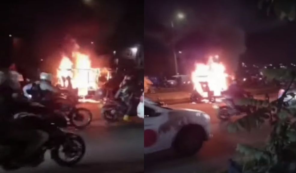 Ciudadanos incendiaron bicitaxi que había atropellado a una persona en Kennedy Los habitantes de la localidad de Kennedy mostraron su indignación quemando un bicitaxi que minutos antes había atropellado a una persona en condición de discapacidad, la noche de este lunes.