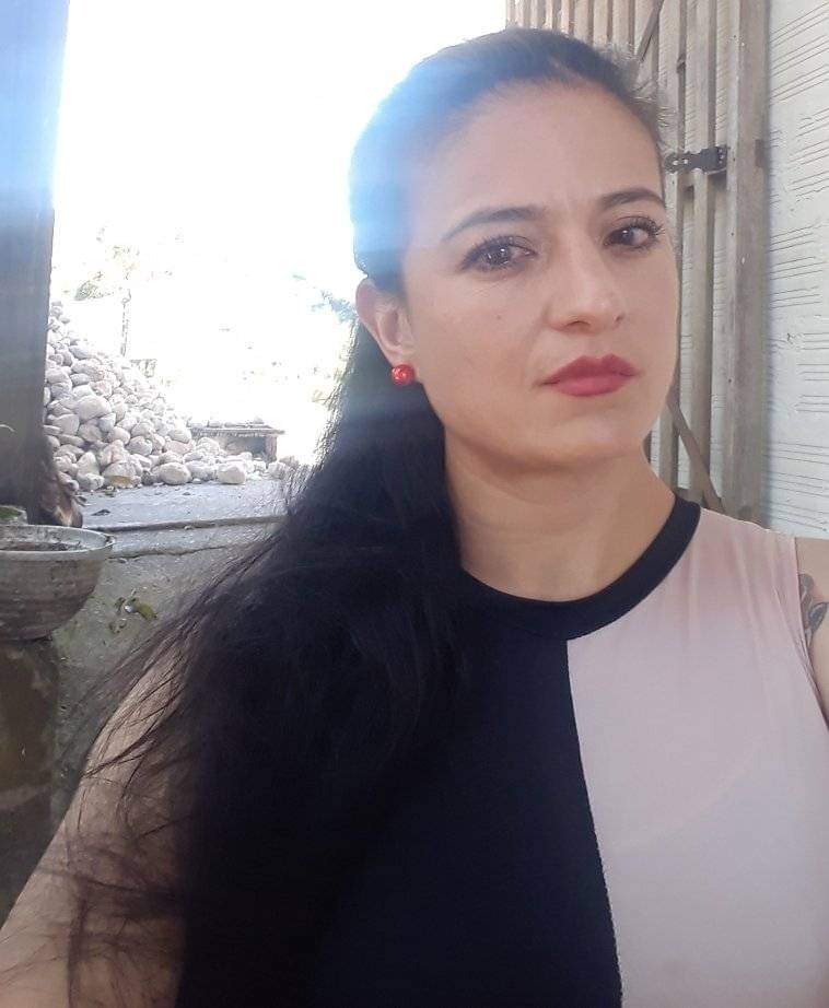 Clara, la víctima fatal de un impacto a bala en Bosa Una mujer de 33 años, identificada como Clara Fernanda Arenas, perdió la vida tras recibir un disparo en la cabeza. El hecho ocurrió en el barrio Villa Suaita, en Bosa.