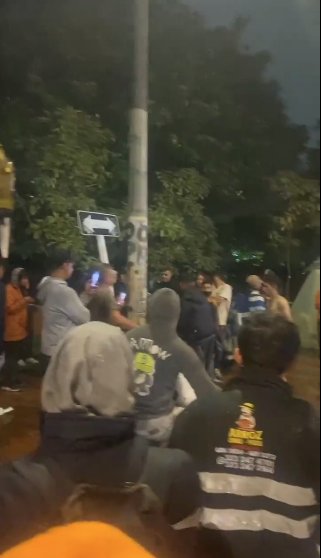 Comunidad linchó a presunto ladrón en Suba La comunidad desnudó y golpeó al presunto bandido.