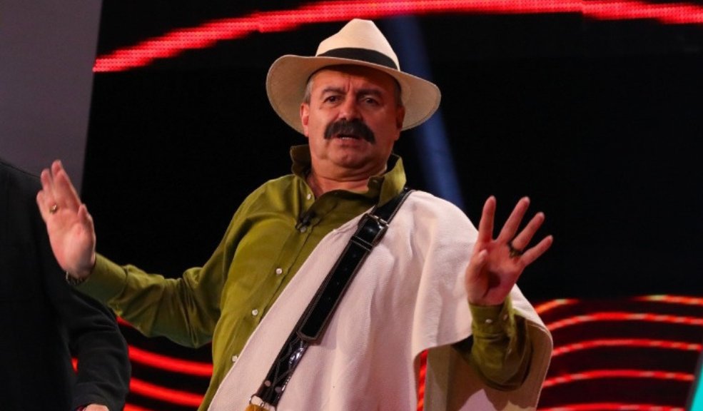 "Críticas injustas": 'Carroloco' se pronuncia sobre supuestos vínculos con el 'Clan del Golfo' 10 "Críticas injustas": 'Carroloco' se pronuncia sobre supuestos vínculos con el 'Clan del Golfo' Luego de que la Fiscalía anunciara que embargó varios bienes del humorista de 'Sábados Felices', 'Carroloco', este se pronunció al respecto por medio de sus redes sociales.