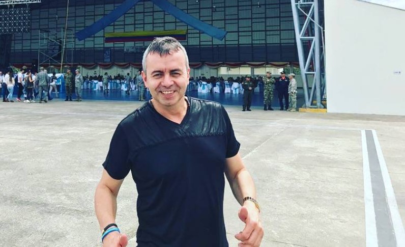 "Críticas injustas": 'Carroloco' se pronuncia sobre supuestos vínculos con el 'Clan del Golfo' 2 "Críticas injustas": 'Carroloco' se pronuncia sobre supuestos vínculos con el 'Clan del Golfo' Luego de que la Fiscalía anunciara que embargó varios bienes del humorista de 'Sábados Felices', 'Carroloco', este se pronunció al respecto por medio de sus redes sociales.