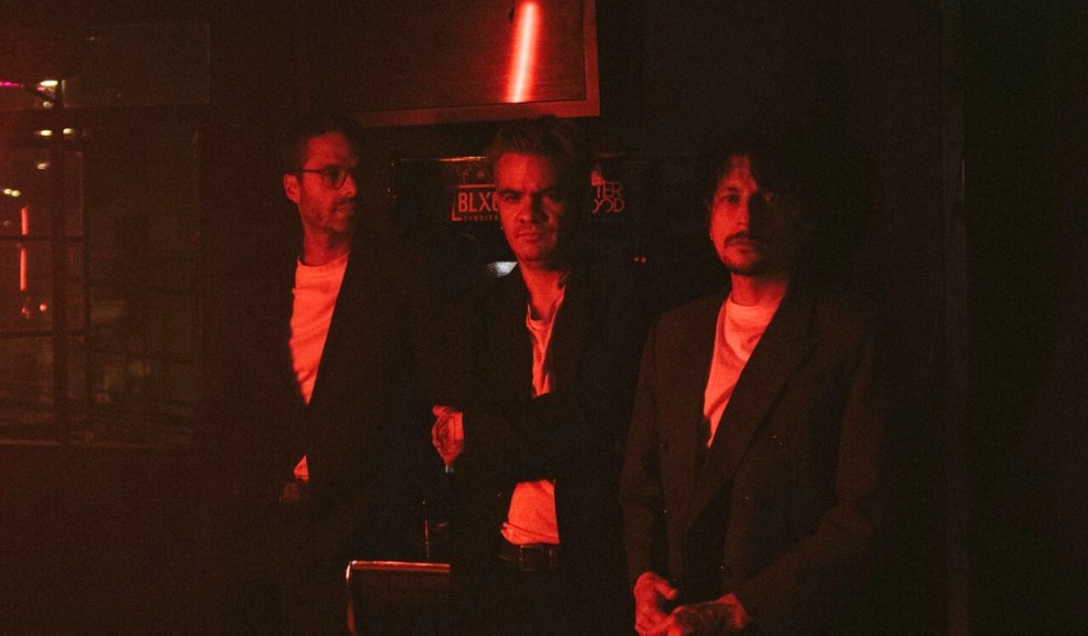 Diamante Eléctrico saca su lado 'mariachi' con 'El Amor Es Un Juego De Perdedores' 1 Diamante Eléctrico saca su lado 'mariachi' con 'El Amor Es Un Juego De Perdedores' La banda bogotana, ganadora de 4 premios Grammy, Diamante Eléctrico, presentó el nuevo sencillo de su nuevo disco, 'Malhablado', titulado: 'El Amor Es Un Juego de Perdedores'.