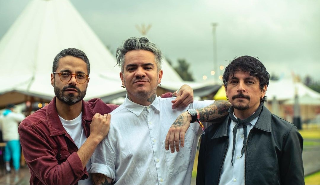 Diamante Eléctrico anuncia concierto en Bogotá La agrupación ganadora de cuatro Premios Grammy Latino, Diamante Eléctrico, conformada por Juan Galeano, Daniel Álvarez y Andrés Kenguan, anunció que hará un concierto en su amada Bogotá. Además, estrenará nuevo disco.