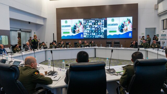 Defensoría y Policía anuncian programa para capacitar a uniformados en derechos humanos 1 Defensoría y Policía anuncian programa para capacitar a uniformados en derechos humanos En la mañana de este sábado, la Defensoría del Pueblo y la Policía Nacional hicieron el lanzamiento oficial del Programa de Formación y Difusión de Derechos Humanos, cuyo propósito será la capacitación de todos los miembros de ese cuerpo de seguridad en temas de derechos humanos.