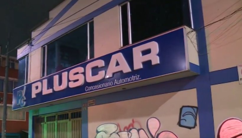 Delincuentes se robaron caja fuerte de una bodega cerca a un CAI en Puente Aranda 2 Delincuentes se robaron caja fuerte de una bodega cerca a un CAI en Puente Aranda Un millonario robo fue perpetrado en la madrugada de este jueves en la localidad de Puente Aranda. El hecho ha causado indignación porque ocurrió cerca de un CAI.