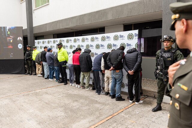 Desarticulan red de tráfico de estupefacientes en Usme 8 Desarticulan red de tráfico de estupefacientes en Usme Autoridades municipales y policiales de Bogotá anunciaron que fue desarticulada la organización delictiva conocida como 'Los de la Tercera', señalada de tráfico de estupefacientes en la localidad de Usme, al sur de la capital.