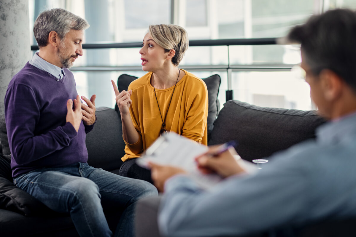 Dígale adiós de forma rápida a su matrimonio con el divorcio exprés 1 Dígale adiós de forma rápida a su matrimonio con el divorcio exprés Le explicamos en qué consiste el divorcio exprés y cuánto le puede costar ¡Es más barato que el tradicional!