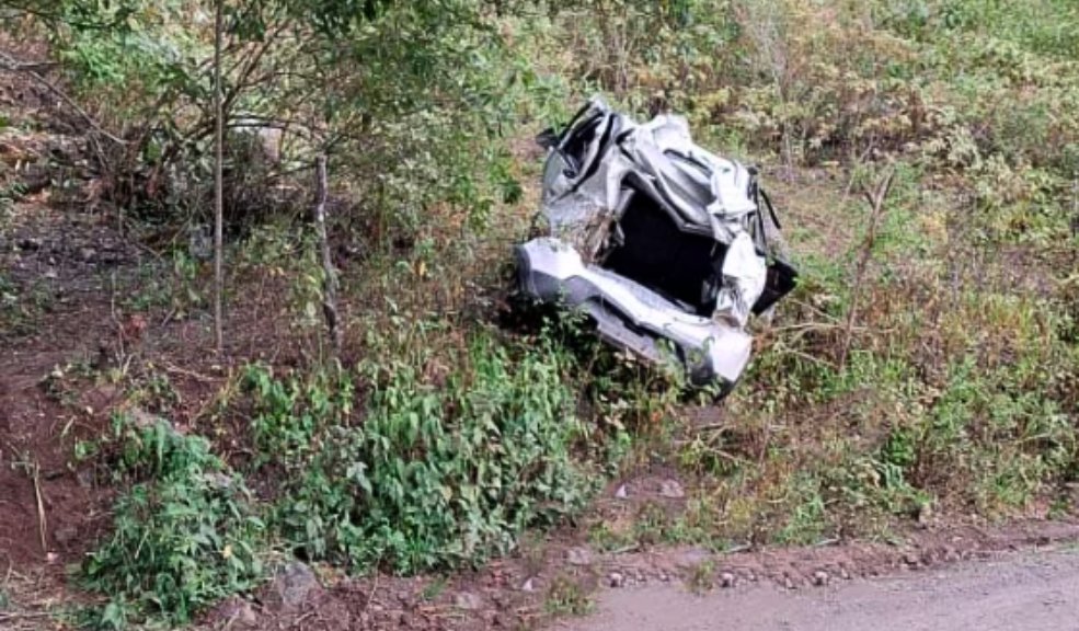 Doloroso: Madre y su pequeño hijo perdieron la vida en grave accidente 9 Doloroso: Madre y su pequeño hijo perdieron la vida en grave accidente El accidente dejó dos muertos y tres heridos.
