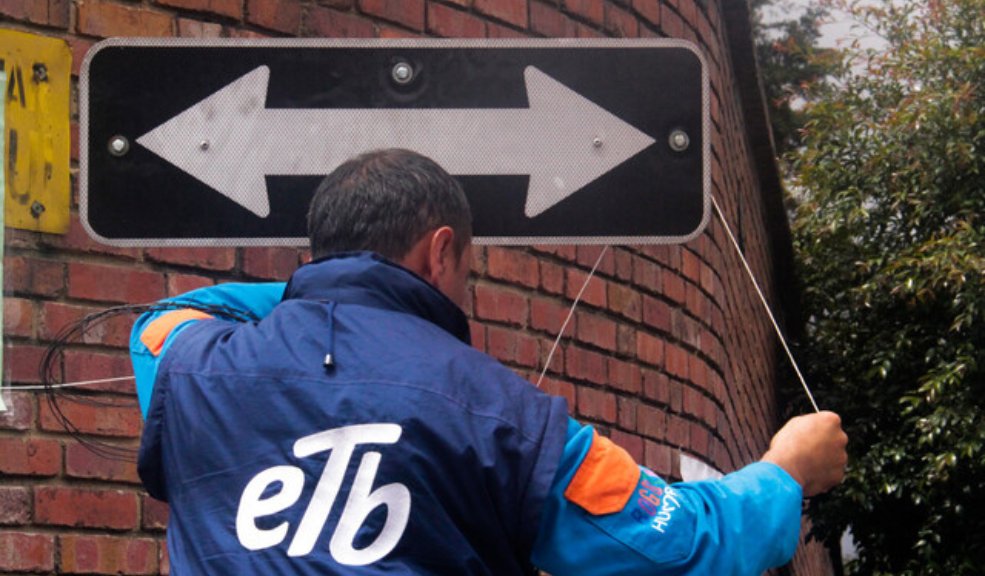 ETB muestra preocupaciones financieras Luego de un debate de control político realizado hoy, cabildantes del PH expusieron inquietudes sobre el estado financiero y la tercerización en la Empresa de Telecomunicaciones de Bogotá (ETB).