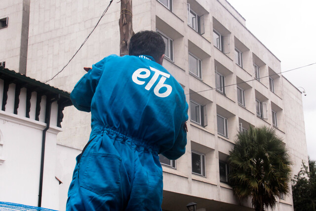 ETB muestra preocupaciones financieras 1 ETB muestra preocupaciones financieras Luego de un debate de control político realizado hoy, cabildantes del PH expusieron inquietudes sobre el estado financiero y la tercerización en la Empresa de Telecomunicaciones de Bogotá (ETB).