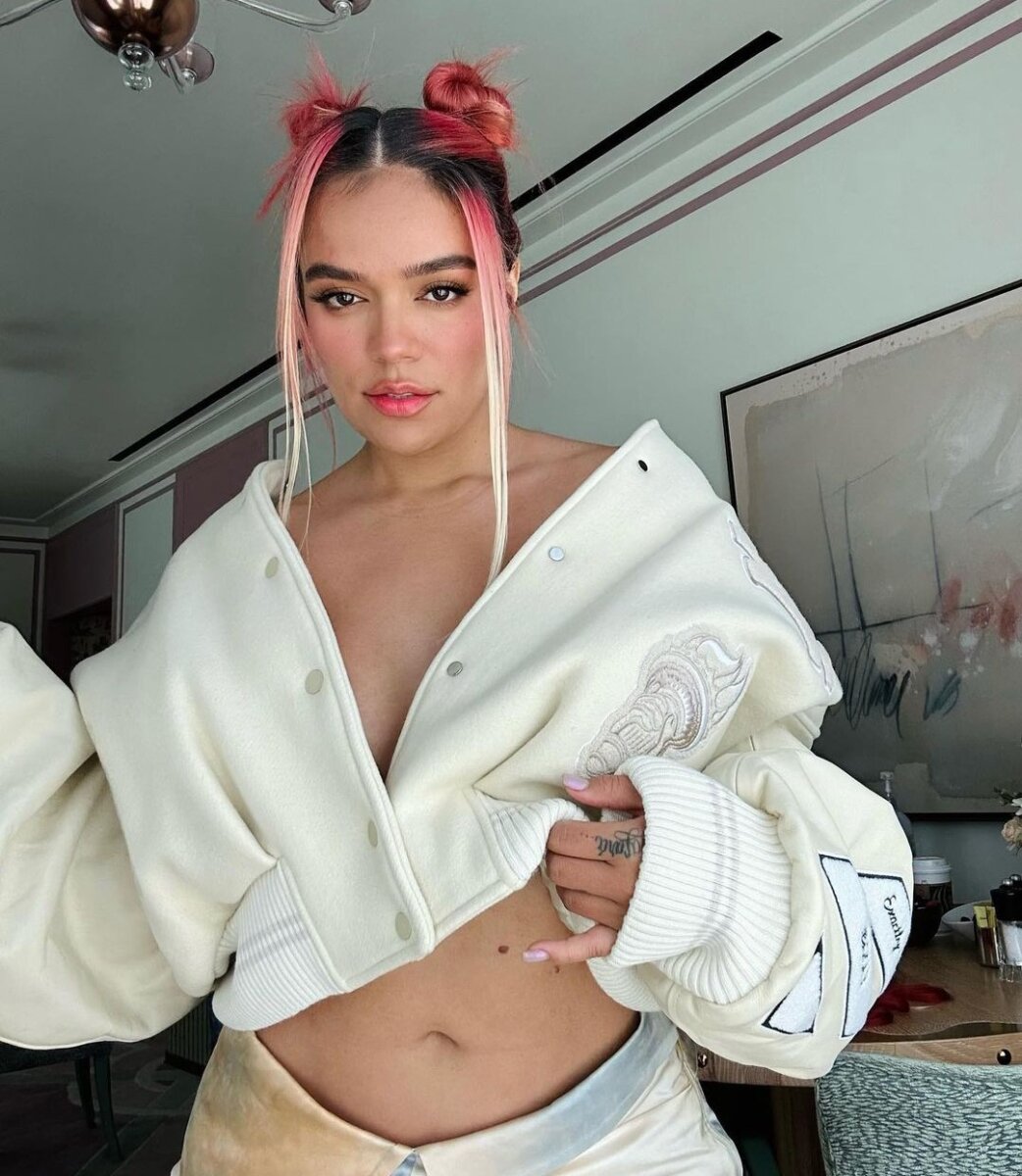 “El colombiano lo hace mejor”: Karol G respondió a las pullas de Anuel sobre su relación 1 “El colombiano lo hace mejor”: Karol G respondió a las pullas de Anuel sobre su relación Por fin, la colombiana respondió a las pullas que el puertorriqueño les lanzó a ella y a su novio Feid.