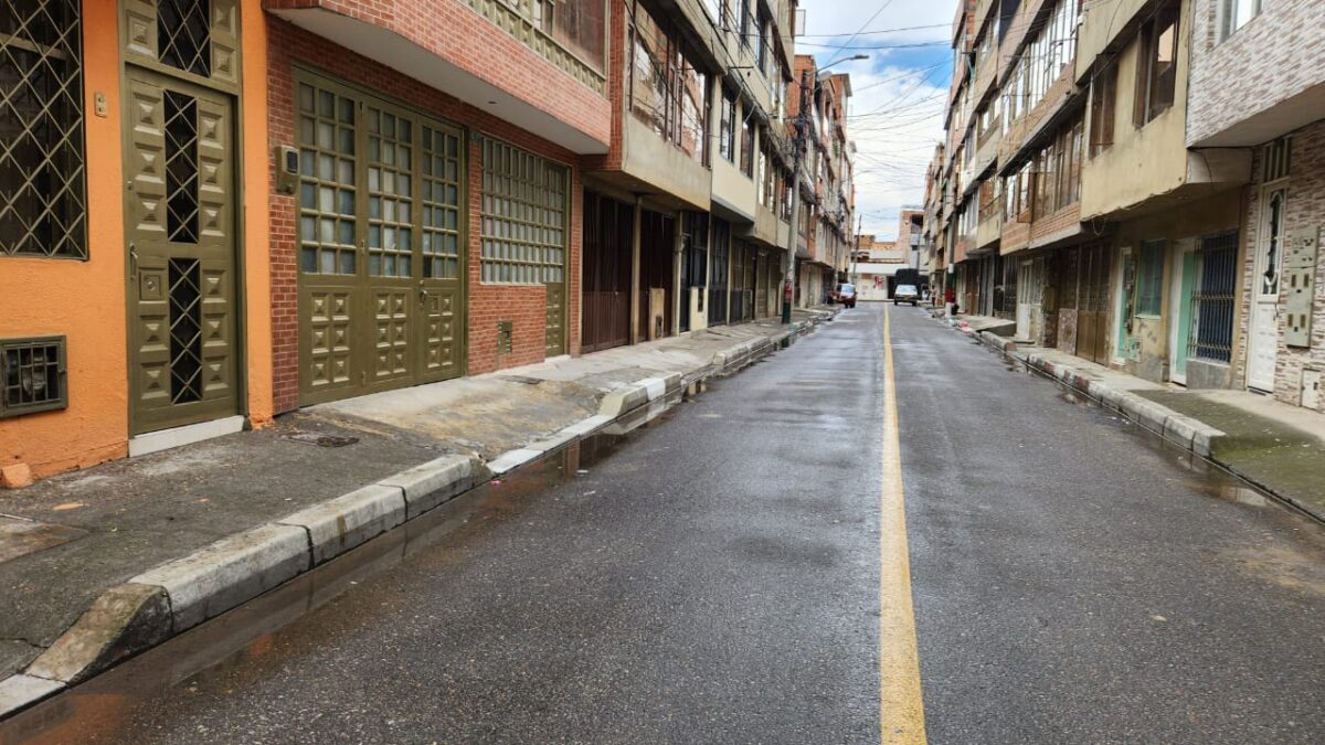 Élver, el joven vigilante que fue asesinado en Kennedy 1 Élver, el joven vigilante que fue asesinado en Kennedy Con las últimas fuerzas que le quedaban, Élver Esquivel González caminaba agonizante por la calle 40 sur con carrera 86D bis en busca de ayuda tras recibir varias puñaladas, segundos antes de perder la vida en la madrugada de ayer.