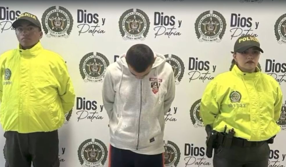 Envían a la cárcel a hombre que habría apuñalado a una mujer embarazada en Rafael Uribe Uribe Un hombre que estaba siendo buscando por las autoridades debido a que es señalado de atacar con arma blanca a su pareja sentimental, fue capturado y enviado a la cárcel.