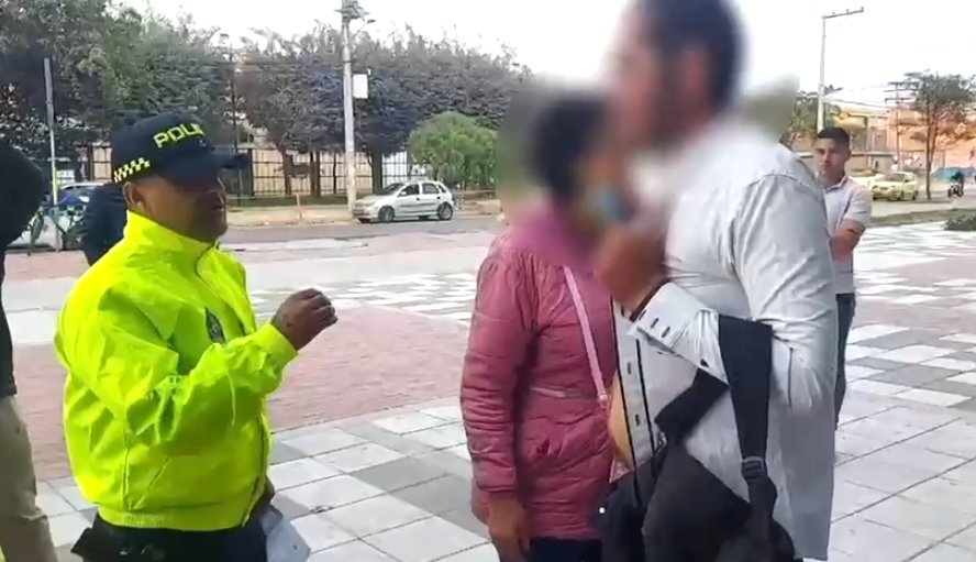Envían a la cárcel a sujeto que habría abusado de menores en conjunto de Soacha Sujeto que habría abusado sexualmente de cuatro menores de edad al interior de un conjunto de Soacha, fue enviado a la cárcel. El sujeto tiene 11 anotaciones por diferentes delitos ¡Tremenda joyita!
