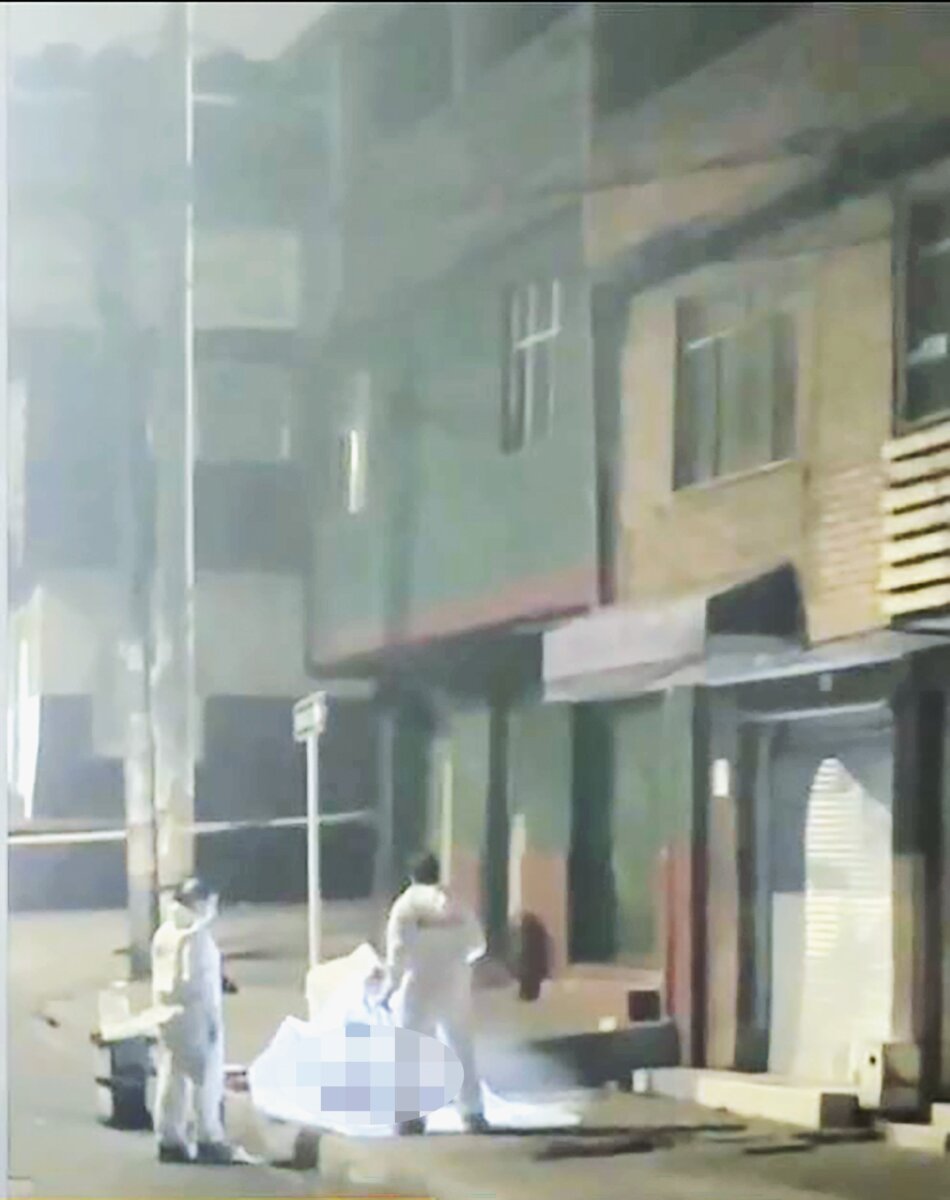 Esta es la identidad del joven asesinado en San Cristóbal 1 Esta es la identidad del joven asesinado en San Cristóbal Ronal Enrique Daza, de 21 años, fue la víctima fatal de este crimen ocurrido en el barrio La Victoria, en San Cristóbal.