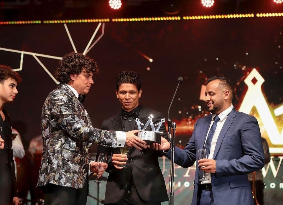 Esta noche el vallenato se viste de gala con los Premios Upar Awards 1 Esta noche el vallenato se viste de gala con los Premios Upar Awards Valledupar ya está vestida de fiesta con una nueva edición del Festival de la Leyenda Vallenata, que desde hace algunos años, también cuenta con un evento de gala que busca exaltar lo mejor del folclor vallenato del último año: los Upar Awards.