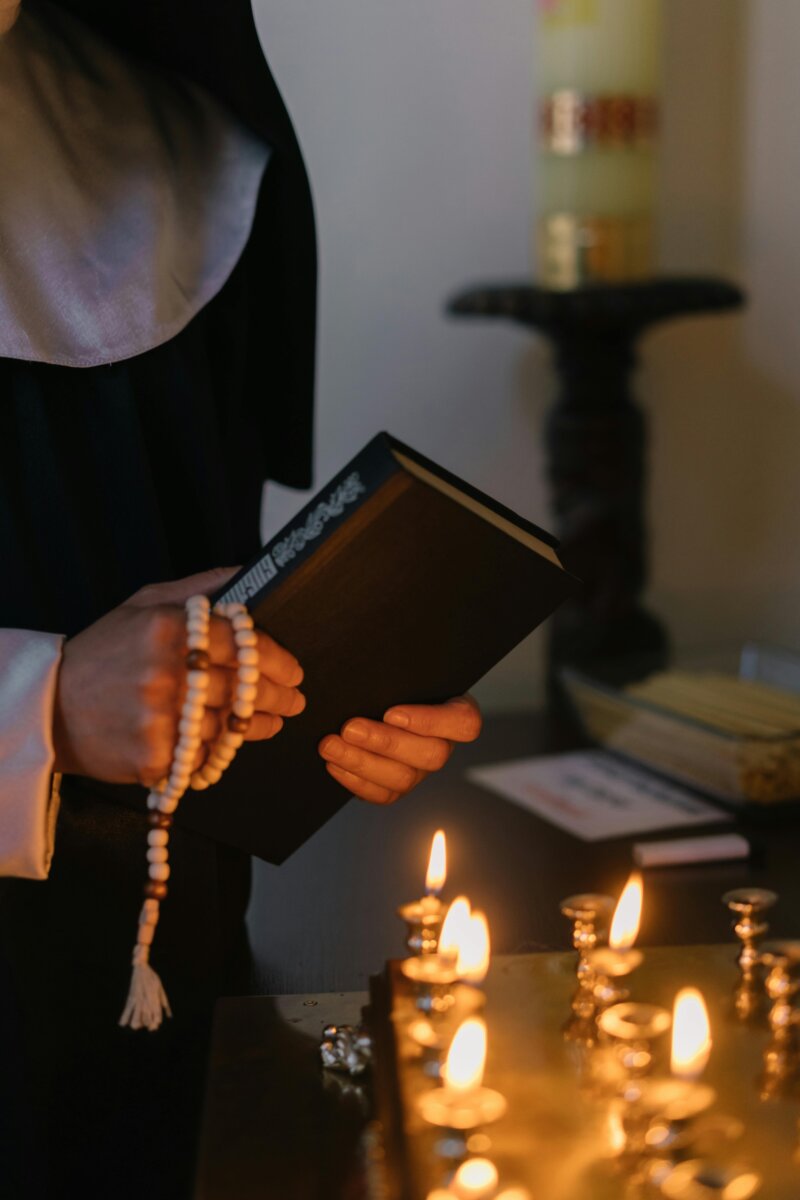 Estremecedor: hallan los restos de una religiosa dentro de una maleta Según la Policía, la religiosa de 58 años falleció aproximadamente en abril del año pasado y fue abandonada en una maleta por otra compañera.