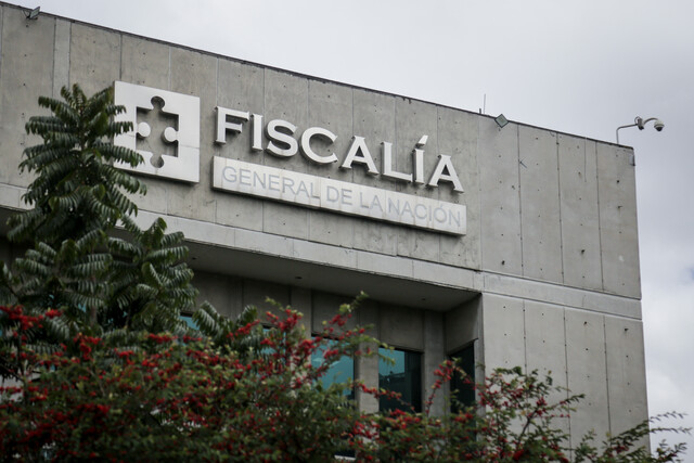 Fiscalía abre investigación por posibles irregularidades en la captura de Nicolás Petro La Fiscalía General de la Nación le informó al exdiputado Nicolás Petro y a su pareja, Laura Ojeda, que mantiene activa una indagación previa en contra de los agentes del Cuerpo Técnico de Investigación (CTI) que participaron en su arresto.