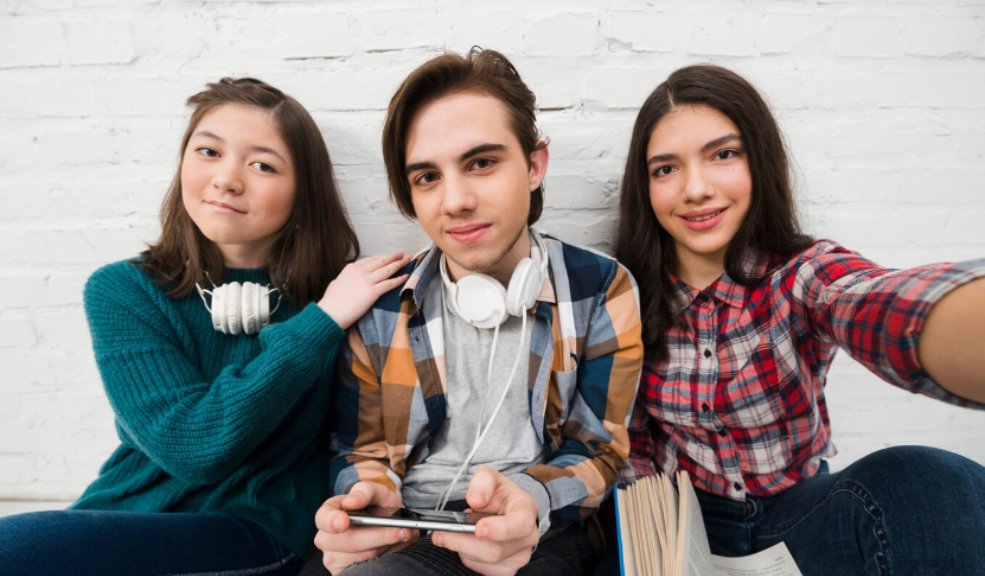 Generación Alfa: estos son los términos más usados por la primera generación 100% digital 4 Generación Alfa: estos son los términos más usados por la primera generación 100% digital La Generación Alfa, compuesta por los niños y niñas nacidos a partir del año 2010, ha desarrollado una jerga única que refleja su entorno digital y su conexión con las redes sociales y los videojuegos.